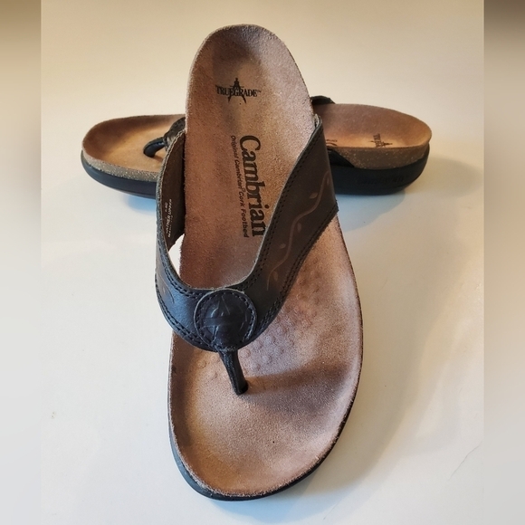 Cambrian Flip Flop Sandals cork footbed size 9.5 - Picture 2 of 6